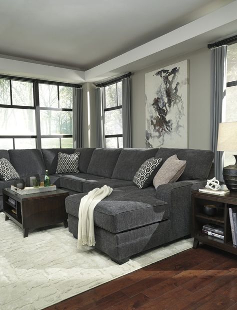 living room Gray Sectional Living Room, Dark Grey Couch Living Room, Dark Grey Sectional, Dark Grey Couches, Dark Gray Sofa, Grey Sofa Living Room, Grey Couch Living Room, Sectional With Chaise, Corner Chaise