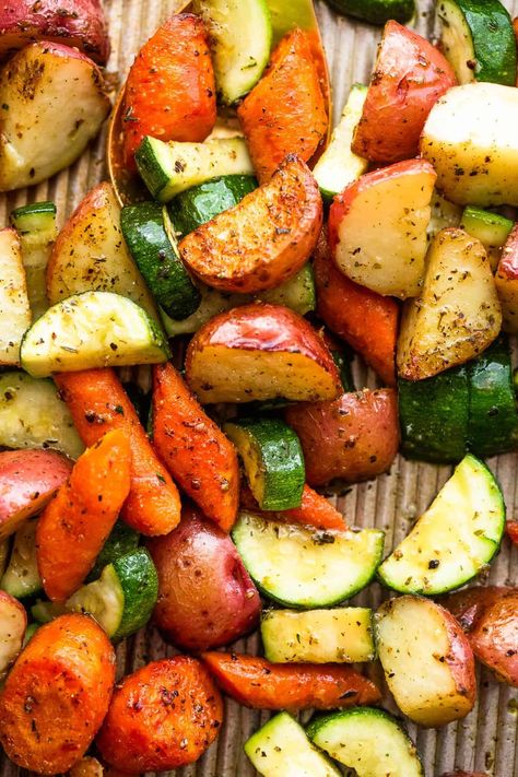 Sheet Pan Veggies, Pan Veggies, Easy Roasted Potatoes, Roasted Potatoes And Carrots, Best Side Dish, Roasted Vegetables Oven, Herb Roasted Potatoes, Potatoes And Carrots, Baked Veggies