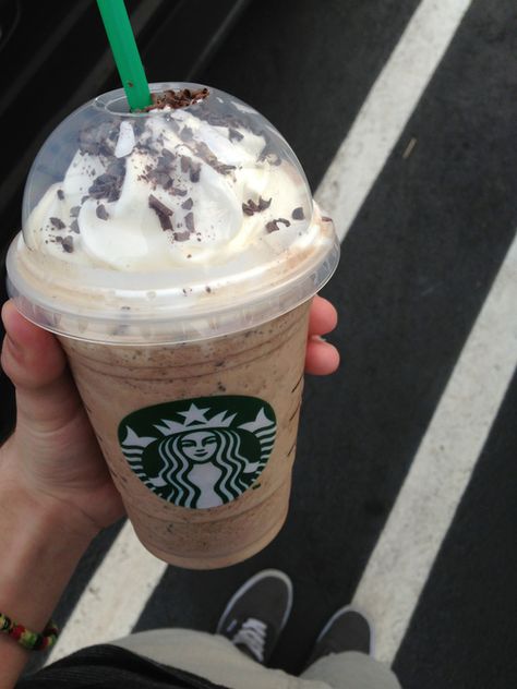 starbucks ♥♥ | via Tumblr Kawa Starbucks, Minuman Starbucks, Café Starbucks, Bebidas Do Starbucks, Starbucks Coffee Drinks, Starbucks Drink, Starbucks Secret Menu, Starbucks Drinks Recipes, Milk Shakes