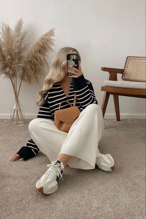 #outfit #casual #sportyfashion #lifestyleblogger #fashionblogger #fashionista #fashiontrend #outfitinspiration Nb327 Outfit Woman, Nb327 Outfit, New Balance 327 Women Outfit Casual, Nb 327 Women Outfit, Nb 574 Women Outfit, Outfit Casual Tenis, New Balance 327 Women Outfit, New Balance 327 Outfit, Nb 327