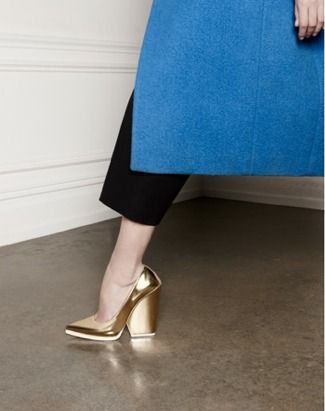 celine | 12 Gold Block Heels, Style Bleu, Shoe Gallery, Lund, Crazy Shoes, Shoe Lover, Mode Style, Beautiful Shoes, Fashion Details