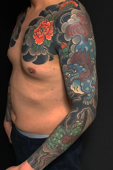 Karajishi Tattoo, Foo Dog Tattoo Meaning, Full Circle Tattoo, Japanese Foo Dog, Foo Dog Tattoo Design, Foo Dog Tattoo, Tattoo Samples, Foo Dog Statue, Circle Tattoo