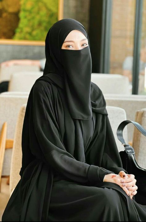 Purdah Girl Aesthetic, New Abaya Design, Islam Aesthetics, Black Hijab Outfit, Niqabi Girl, Ootd Hijab Simple, Fesyen Islam, Muslimah Photography, Ootd Poses