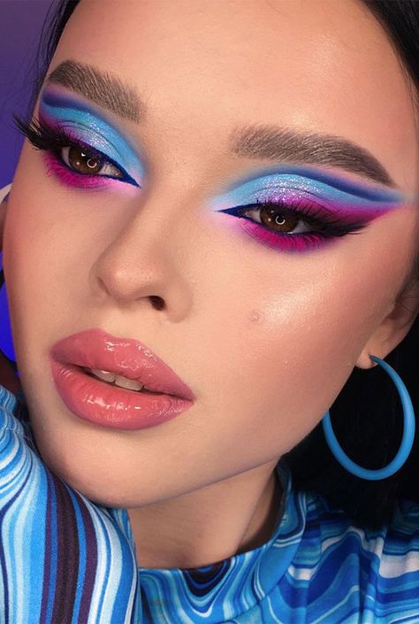 summer makeup ideas, vibrant makeup, summer makeup looks, colourful summer makeup, colorful makeup look, vibrant eyeshadow look Daring Makeup, Dewy Makeup Tutorial, Bold Eyeshadow, Blue And Magenta, Makeup Ojos, Vibrant Makeup, Glitter Makeup Looks, Scene Makeup, Bright Eye Makeup