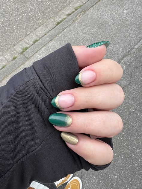 Nails green short nails marvel loki acrylic nails Loki Acrylic Nails, Loki Themed Nails, Marvel Nails Short, Nail Ideas Marvel, Marvel Gel Nails, X Men Nails, Lord Of The Ring Nails, Marvel Nails Simple, Simple Marvel Nails