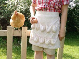 eggapron what a clever idea for the farmer who has everything :) very neat Egg Gathering Apron, Egg Collecting Apron, Selling Eggs, Gathering Apron, Egg Aprons, Traditional Baskets, Speckled Eggs, Craft Apron, Sewing Aprons