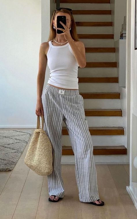 The Hamptons Outfit Summer, Hamptons Outfit Summer, Striped Linen Pants Outfit, Maine Vibes, Europe Fits, Stripe Pants Outfit, Hamptons Outfit, Portugal Summer, Linen Pants Outfit