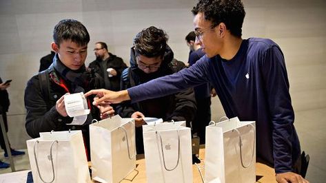 An employee assists a customer who purchased four Apple Inc. iPhone X smartphones during the sales launch at a store in Chicago. Iphones For Sale, Were Expecting, Buy Apple, Apple Inc, Apple Products, Wall Street, Iphone X, Chicago, Smartphone