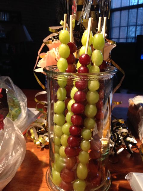 Grape skewers for midnight on New Year's Eve Grapes For New Years Eve, Grapes New Years Eve, New Years Small Party Ideas, Hawaiian New Years Eve Party, Nye Grapes, New Years Food Table, New Years Eve Buffet Table, Snacks For New Years Eve Party, 2023 New Years Eve Party Ideas