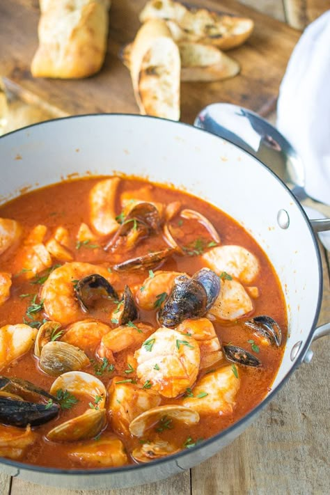 Oyster Dishes, Italian Seafood Stew, Italian Soups, Italian Seafood, Makanan Italia, Soups Recipes, Resep Seafood, Diy Easy Recipes, Seafood Recipe