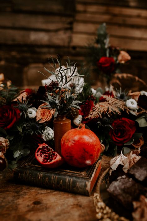 Moody Jewel Tone Tablescape, Pomegranate Centerpiece Wedding, Yalda Night Ideas Decor Photography, Pomegranate Wedding Decor, Yalda Night Ideas Decor, Pomegranate Wedding, Bohemian Wedding Decor, Yalda Night, Vintage Crockery