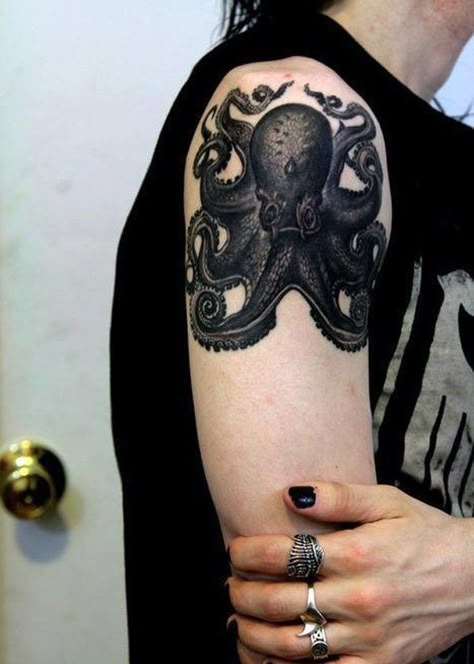 Kraken Tattoo, Squid Tattoo, Octopus Tattoo Design, Octopus Tattoos, Kunst Tattoos, Muster Tattoos, Theme Tattoo, Octopus Tattoo, Tattoo Blog