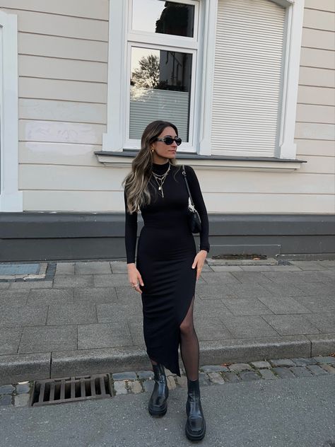 Black Autumn Dress, Black Hose Outfit Dresses, Autumn Midi Dress Outfit, Black Long Dress Winter Outfit, Black Turtleneck Dress Outfit Classy, Autumn Black Dress, Knit Long Dress Outfit, Long Autumn Dress, Winter Outfits Long Dress