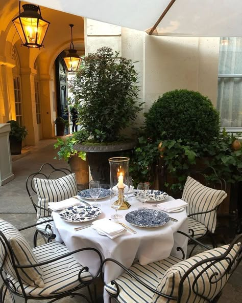 Ralph lauren english garden alfresco French Countryside Backyard, European Patio, Paris Restaurants, Woman's Fashion, Outdoor Dining Area, Outdoor Rooms, Backyard Design, Outdoor Design, Patio Design