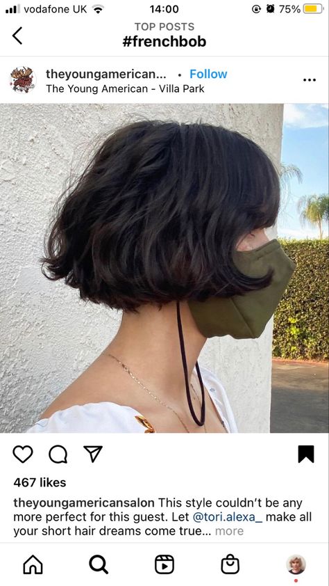 Short Bob Plus Size Women, Curly Micro Bob, 90s Bob Haircut Grunge, Parisian Bob Round Face, Very Short Bob With Bangs, Short French Bob With Bangs, French Bob Haircut With Bangs, Layered French Bob, Wavy French Bob