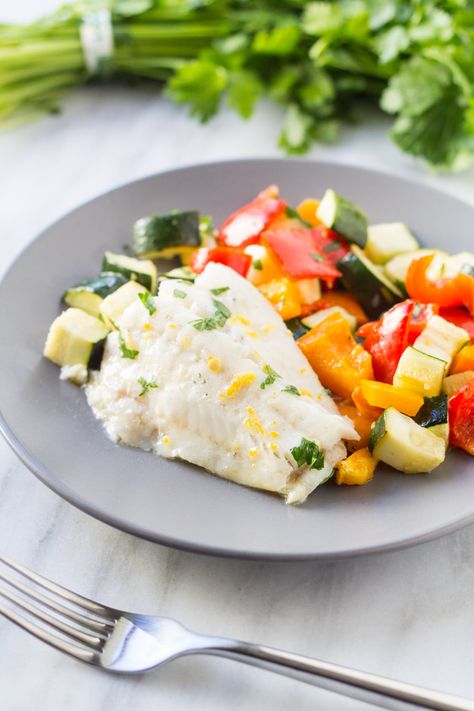 Low FODMAP Lemon Cod Sheet Pan Meal Lemon Cod, Mediterranean Veggies, Recipes Low Fodmap, Fodmap Lunch, Fodmap Diet Recipes, Leftover Chicken Recipes, Gluten Free Sides, Cod Recipes, Low Fodmap Diet