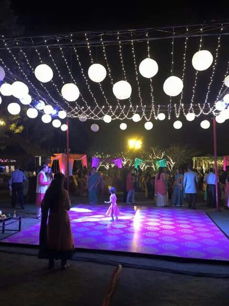 dance floor Dj Ideas For Wedding, Dj Night Decoration, Sangeet Dance Stage, Roka Decoration, Sangeet Theme Ideas, 25th Anniversary Decor, Wedding Dj Booth, 25th Anniversary Decorations, Floral Backdrop Wedding