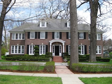 Home Alone House, Winnetka Illinois, Les Goonies, Colonial House Exteriors, Home Alone Movie, Tudor Style Homes, Red Brick House, Walter White, Cottage House