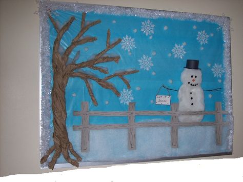 Winter Display Boards Nursery, Winter Themed Bulletin Boards, Winter Classroom Display, Nursery Display Boards, Christmas Board Decoration, Kids Bulletin Boards, Christmas Bulletin Boards, Winter Display, Valentines Day Bulletin Board