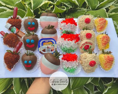 Mexican Snack Foods, Chocolate Covered Desserts, Chocolate Covered Strawberry Recipe, Chocolate Covered Strawberries Bouquet, Mexican Snacks, Strawberry Gifts, Chocolate Covered Fruit, Mexican Birthday, Dessert Gifts