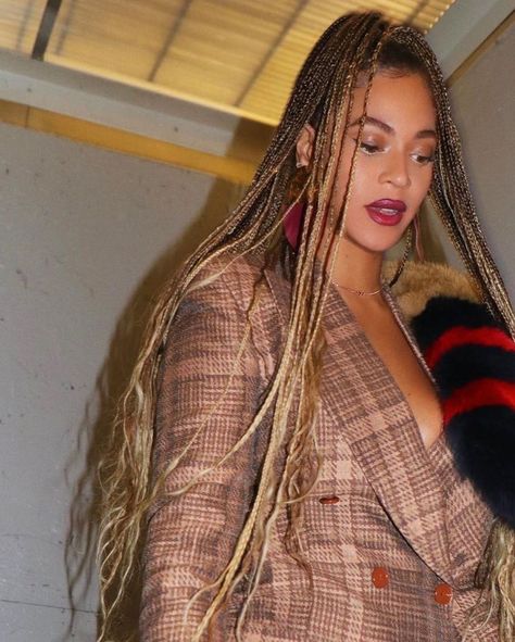 BEYONCÉ🍋4 on Instagram: “Braids 👑✨. #Beyoncé” Leonardo Dicaprio Birthday, Beyonce Braids, Beyonce 2013, Beyonce Fans, Beyonce Outfits, Beyonce Knowles Carter, Beyonce Style, Beyoncé Giselle Knowles-carter, Beyoncé Giselle Knowles