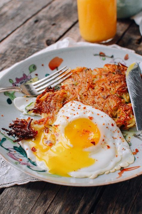 Crispy “Sichuan” Potato Cakes and Eggs, by thewoksoflife.com Breakfast Savory, Stomach Rumbling, Woks Of Life, The Woks Of Life, Shredded Potatoes, Grated Potato, Savory Food, Breakfast Bites, Potato Cakes