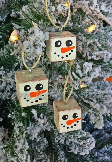 Wooden Snowmen, Wooden Snowman, Wooden Christmas Decorations, Diy Snowman, Snowman Ornament, Christmas Wood Crafts, Christmas Ornaments Homemade, Snowman Ornaments, Christmas Ornament Crafts