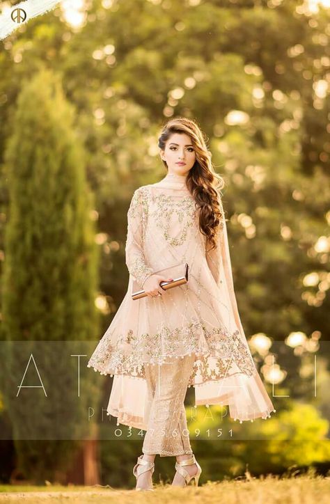 Classy and descent Short Frocks, Dress Pakistani, Pengantin India, Pakistani Formal Dresses, Pakistani Party Wear, Bridal Dresses Pakistan, Pakistani Wedding Outfits, 파티 드레스, Pakistani Dresses Casual