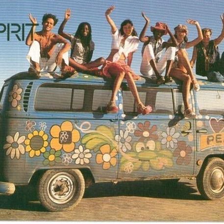 Hippy Movement (@hippymovement) • Instagram photos and videos Vw Hippie Van, Arte Hippy, Hippie Camper, Mundo Hippie, Vw Bus T2, Bus Girl, Flower Power Hippie, Hippie Bus, Vintage Vw Bus