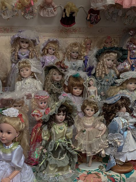 Creepy Doll Collection, Creepy Dolls Aesthetic, Creepy Old Dolls, Antique Doll Collection, Porcelain Doll Collection, Porcelain Doll Display Ideas, Creepy Vintage Dolls, Porcline Dolls Vintage, Porcelain Dolls Creepy