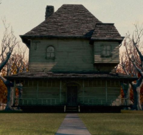 Monster House Movie, Monster Co, Haunted House Diy, Coraline Aesthetic, Midwest Emo, Famous Houses, Monster House, Horror Movie Icons, Cartoon Monsters