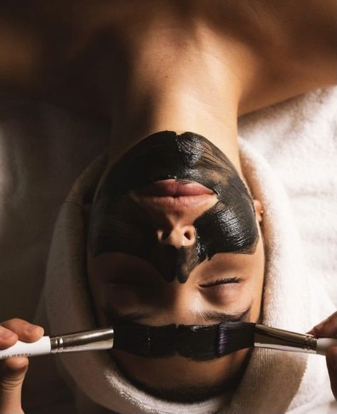 Fieldstone Spa Moody Skincare Aesthetic, Spa Aesthetic Black Women, Spa Shoot Ideas, Beauty Esthetician, Esthetician Profile Picture, Spa Photos, Spa Night Aesthetic, Spa Photography, Facial Spa Aesthetic