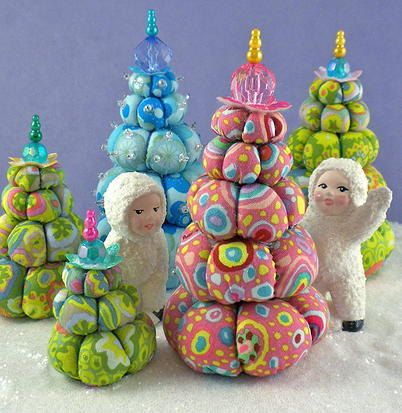 Fabric Christmas Ornaments PDF Pattern-Cream Puff Christmas Trees by La Todera  The Cream Puff Christmas Trees Pattern includes templates to make THREE SIZES of fabulous fabric Cream Puff Christmas Trees!  Show off your fabric Cream Puff Christmas Trees: Make lovely decorations and gifts! For your holiday tree! On your mantel! Under a glass bell jar, sprinkled with snow glitter! As holiday themed pincushions!  No sewing machine required- Quick, easy, and portable project. Customize with your ... Christmas Sewing Ideas, Christmas Trees Pattern, Diy Pincushion, Pincushion Tutorial, Trees Pattern, Pin Cushions Patterns, Fabric Christmas Trees, Cream Puff, Fabulous Diy