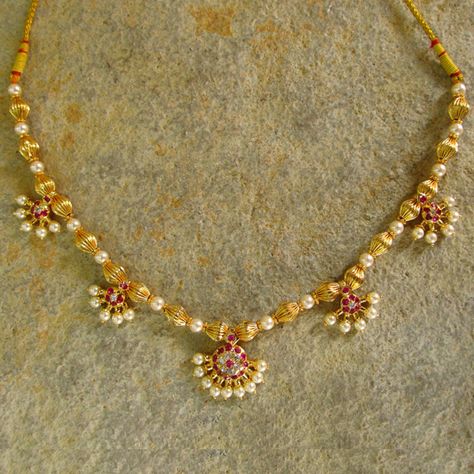 Moti Haar, traditional design in gold and pearl for a necklace, craft from India. Moti Jewellery Indian, Moti Jewellery, Moti Design, Flower Pearl Necklace, Couples Necklace, Gold Jewelry Outfits, Black Beads Mangalsutra Design, Pearl Jewelry Design, Gold Jewelry Simple Necklace