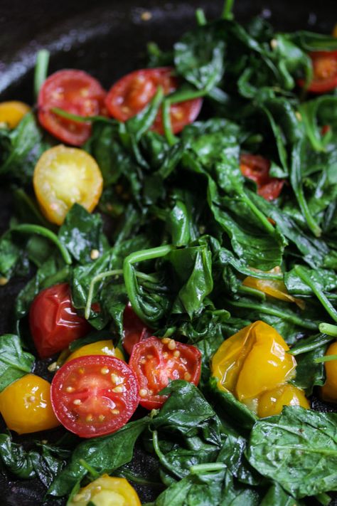 Cherry Tomatoes And Spinach Recipes, Spinach Recipes Side, Tomato Recipes Healthy, Fresh Spinach Recipes, Indian Spinach, Tomato Side Dishes, Spinach Side Dish, Spinach Recipes Healthy, Fried Spinach