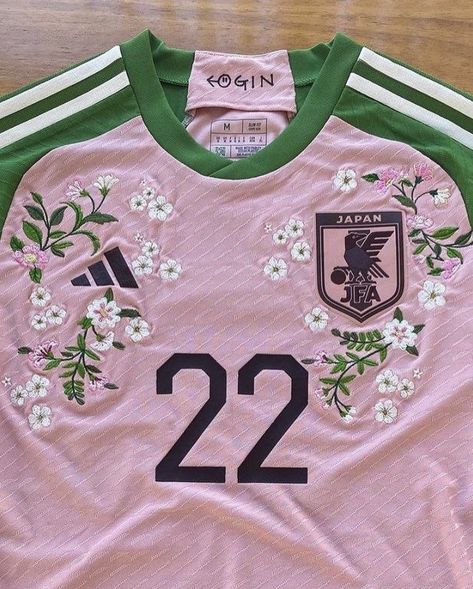 Hidden Ny, Japan Soccer, Pink Football, Vintage Football Shirts, Trendy Shirt Designs, Football Tops, Nature Shirts, Vintage Jerseys, Football Outfits