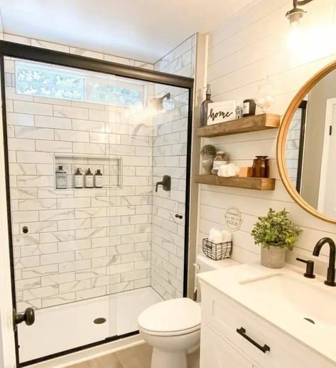 29 Beautiful Small Bathroom Walk-in Shower Ideas and Designs White Shiplap Walls, Modern Wall Tiles, Small Farmhouse Bathroom, Beautiful Small Bathrooms, Walk In Shower Ideas, Black Painted Walls, Black Fixtures, Small Bathroom With Shower, Shiplap Bathroom