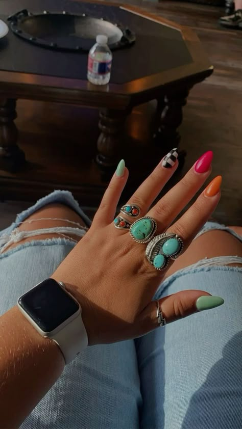 Cute Simple Nails Western, Cute Western Nails Simple, Halloween Western Nails, Bright Western Nails, Nails Western Design, Western Nail Inspo Short, Cute Nails Western, Western Nail Design Ideas, Western Nails Turquoise