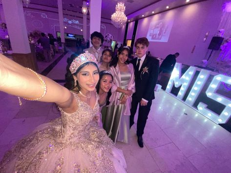 Pink Quince Photoshoot, Quince Aesthetic Party, Quinceanera Aesthetic Party, Quince After Party Dress, Quince Baile Sorpresa Outfits, Quince Photoshoot Ideas With Court, Quinceanera Court Pictures, Quinceanera Picture Ideas, Baile Sorpresa Outfits Quinceanera