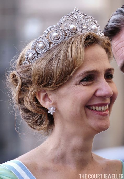 Queen Ena's Pearl and Diamond Tiara | The Court Jeweller Dutch Princess, Queens Tiaras, Princess Louise, Pearl Crown, Spanish Royalty, Victoria Wedding, Royal Crowns, Princess Victoria Of Sweden, Bride Tiara