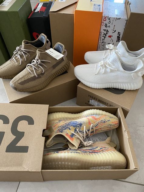 Yeezy Collection, Adidas Shoes Originals, Yeezy 700, Brown Outfit, Yeezy 350, African Men Fashion, African Men, Sneakers Men Fashion, Adidas Yeezy