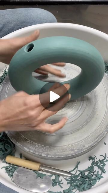 Donut Vase Diy, Pottery Turning Ideas, Pottery Donut Vase, Closed Form Ceramics, Donut Vase Pottery, Throwing On The Wheel, Extruder Ceramics, Closed Form Pottery, Wheel Throwing Pottery