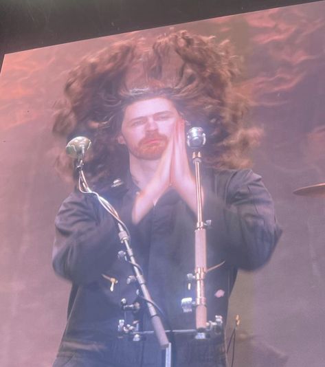 Hozier Full Body Pic, Dinner And Diatribes Hozier, Hozier Pictures, Hozier Icon, Hozier Pfp, Hozier Album Cover, Hozier Nails, Hozier Jesus, Young Hozier