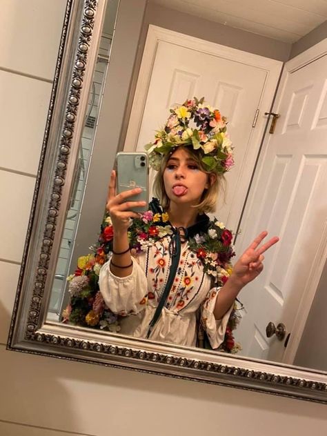 A24 Costume Ideas, Midsommar Cosplay, Midsommar Halloween Costume, Midsommar Halloween, Midsommar Costume, A24 Costumes, 24 Birthday, Handmade Halloween Costumes, Halloween Fits