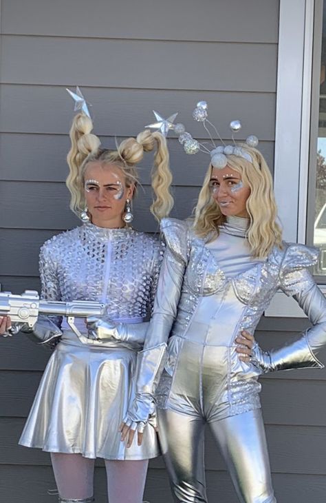 Womens Space Costume, Outer Space Party Outfit, Space Night Theme Outfit, Silver Space Costume, Space Costumes Women, Silver Costume Halloween, Metallic Costume Ideas, Space Themed Birthday Party Outfit, Space Cowboys Costume