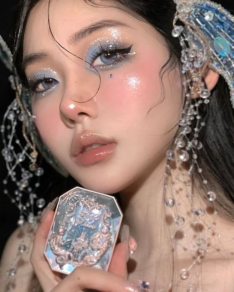 Moonlight Mermaid, Flower Makeup, Flower Knows, Cool Makeup Looks, Ethereal Makeup, Dope Makeup, Mermaid Makeup, Asian Eye Makeup, Blue Makeup