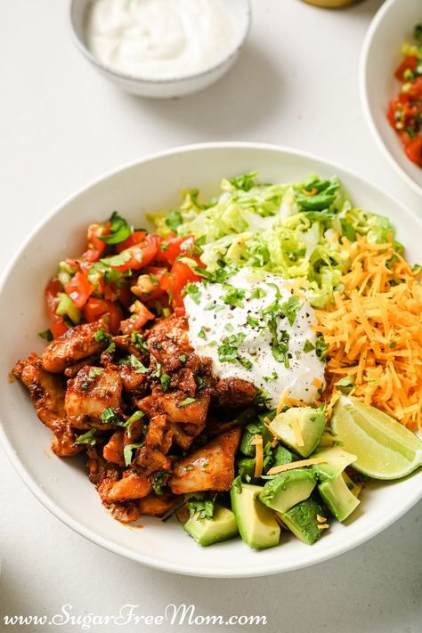 Keto Chicken Fajita Bowl, Low Carb Mexican Bowl, Low Carb Turkey Taco Bowl, Chipotle Salad Bowl Recipe, Low Carb Chicken Bowl Recipes, Low Carb Chipotle Bowl, Low Carb Chicken Bowl, Copycat Chipotle Chicken Bowl, Low Carb Bowls