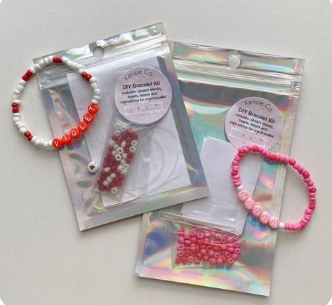 DIY bracelete kit🤭 Isn’t it perfect for your next date with your best friends 🥺👑 Bracelet Kits Diy, Valentine’s Day Goodie Bags For Kids, Bracelet Packaging Ideas Diy, Diy Craft Kits For Kids, Diy Jewelry Bags, Kids Jewelry Diy, Playdough Party, Bracelets For Kids, Valentines Bricolage