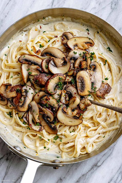 Creamy Mushroom Pasta - #pasta #mushroom #recipe #eatwell101 - This 30-minute creamy mushroom pasta is the perfect weeknight indulgence for any pasta lover! - #recipe by #eatwell101® Mushroom Carbonara Recipe, Cremini Mushroom Pasta, Creamy Garlic Mushroom Pasta, Creamy Mushroom Pasta Recipes, Mushroom Cream Sauce Pasta, Creamy Pasta With Mushrooms, Mushroom Pasta Recipes, Creamy Mushroom Pasta Sauce, Pasta Mushroom