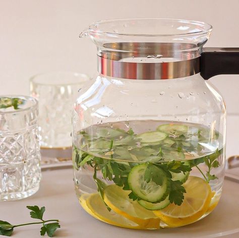 Detox Water for Liver Cleansing: 3 Simple Recipes - Detox Water Best Liver Detox Cleanse, Liver Detox Cleanse Recipes, Natural Liver Detox Cleanse, Detox Liver Naturally, Liver Detox Cleanse From Alcohol, Liver Detox Water, Detox For Liver, Detox Liver Cleanse, Liver Cleanse Drink